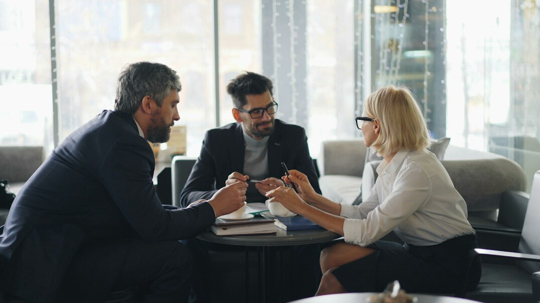 group discussion in meeting